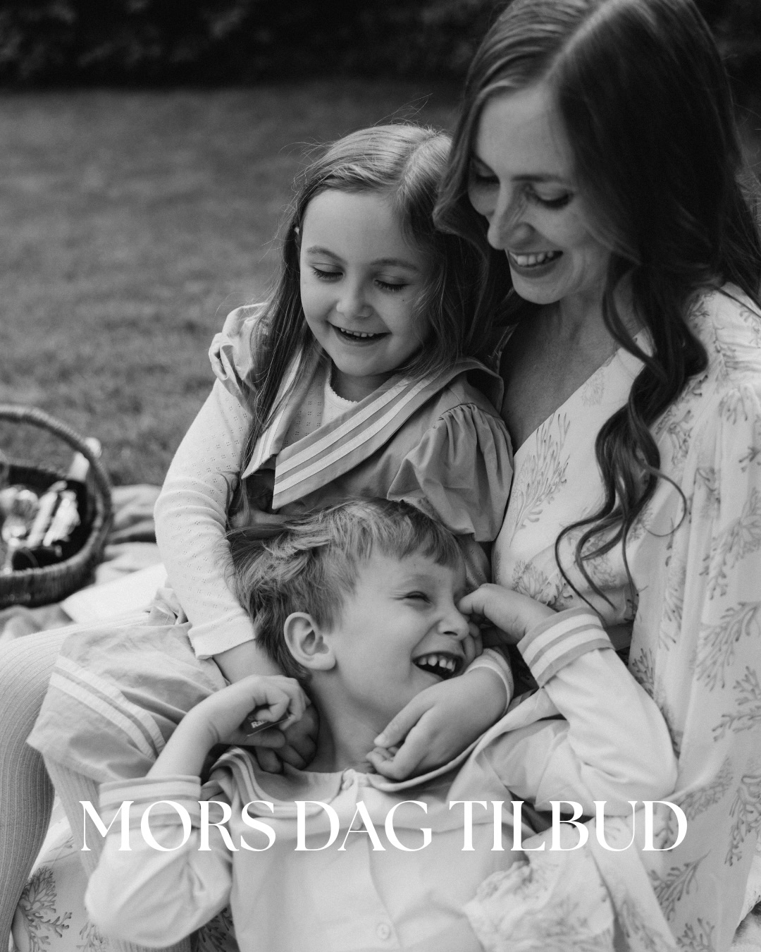 💐 MORS DAG TILBUD 💐 UDLØBET! 

Lige nu er det bare jeres liv 🤍
En dag er det det mest værdifulde!

I anledning af Mors Dag åbner jeg et begrænset antal mini sessions.

• 20 min fotografering
• 5 redigerede billeder inkluderet
• Fotografering i hjemmet eller udendørs
• Personligt online galleri

Pris: 2.900 kr.

🤍 ØNSKER I FLERE BILLEDER?
Når I modtager jeres galleri, har I mulighed for at opgradere til hele galleriet for:
1.500 kr (inden for 24 timer)
Herefter: 2.900 kr

📍 Lokation: Holbæk
Ønsker I en anden lokation, er det også muligt 
mod et mindre kørselsgebyr (ved mere end 20km fra Holbæk). 

📅 Dato aftales frit (hverdage)
Weekend er muligt mod et tillæg på 500 kr.

📸 Pladserne er begrænsede og fordeles først til mølle.
Skriv en besked for booking 🤍

#morsdag #mothersday #familiefotograf #familyphotographer momentsthatmatter