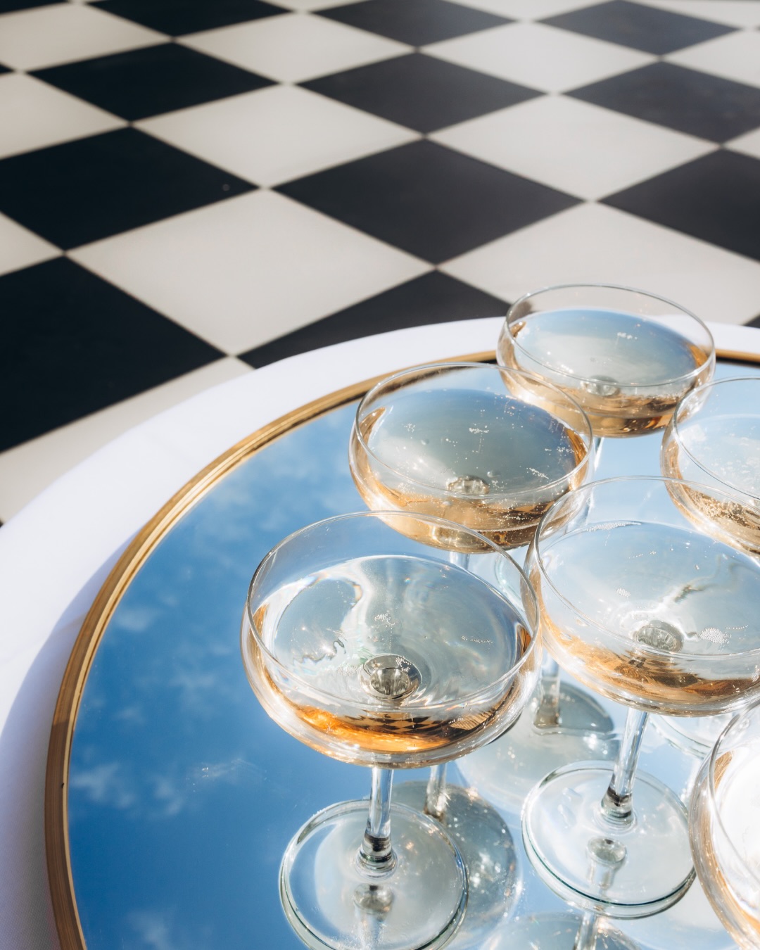 Cocktailsæsonen er begyndt 🥂

Lake Como inspirerede detaljer møder nordisk sommerlys x old money vibes ✨

#weddingphotographer #weddingphotography #bryllupsfotograf #oldmoneyvibes #luxuryweddingphotographer