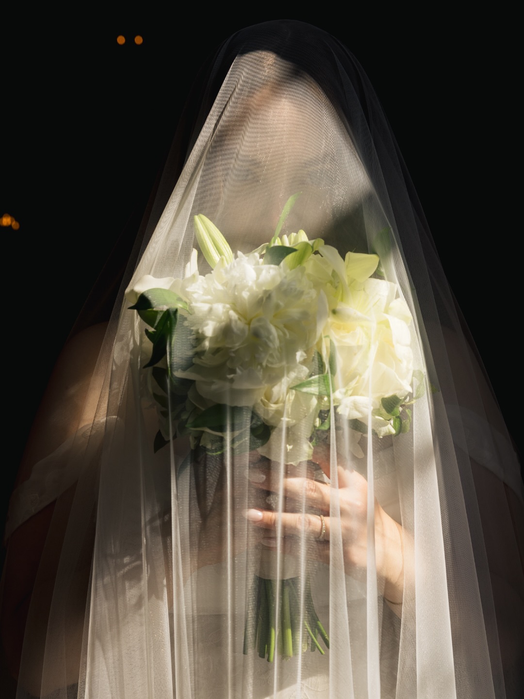 Give me a tiny pocket of light and let me do what I love 🔥

#bryllupsfotograf #bryllupsfotografering #weddingphotographer #timelesswedding
